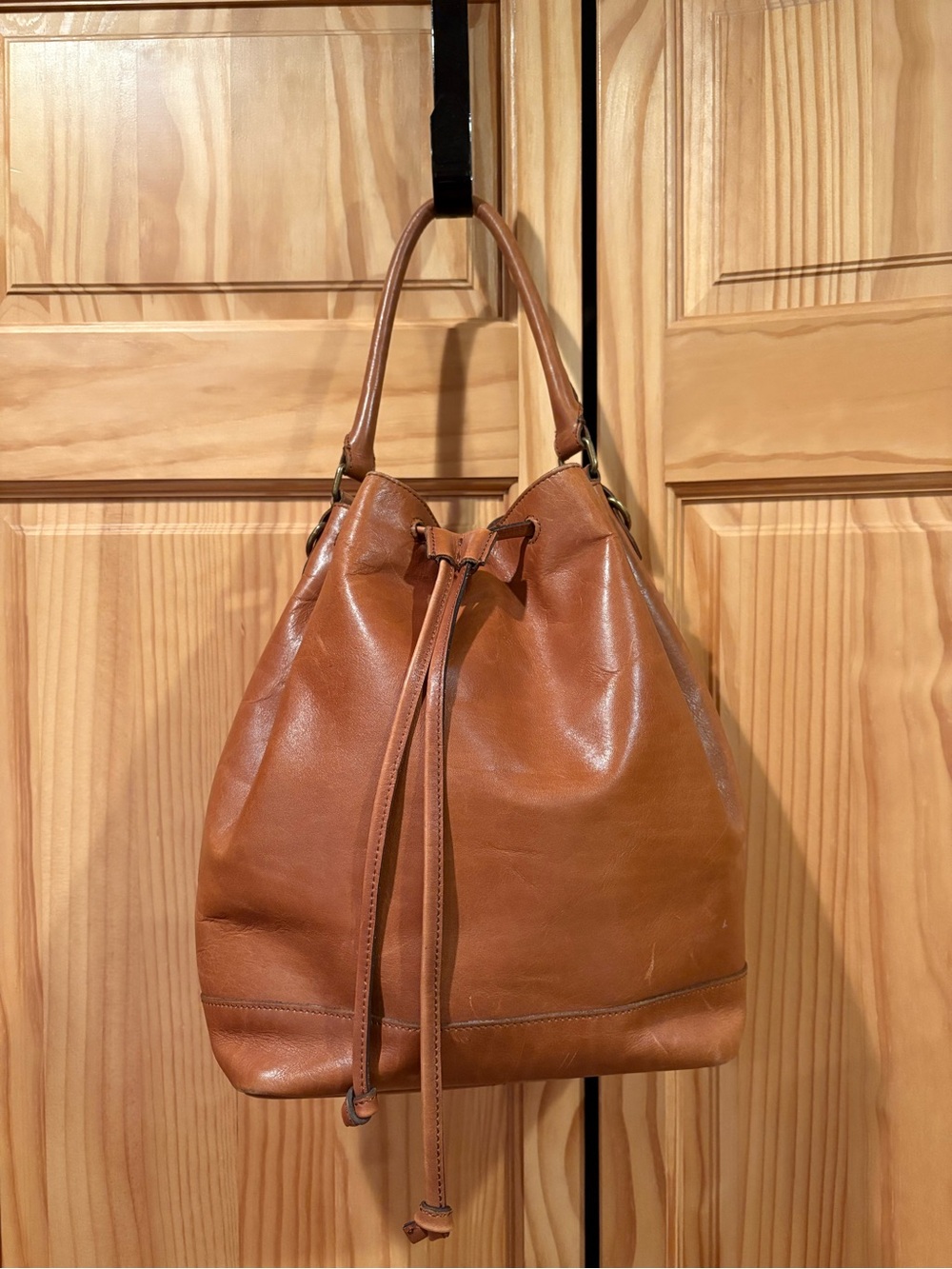 Madewell The Lafayette Leather Bucket
Bag in Cognac Tan